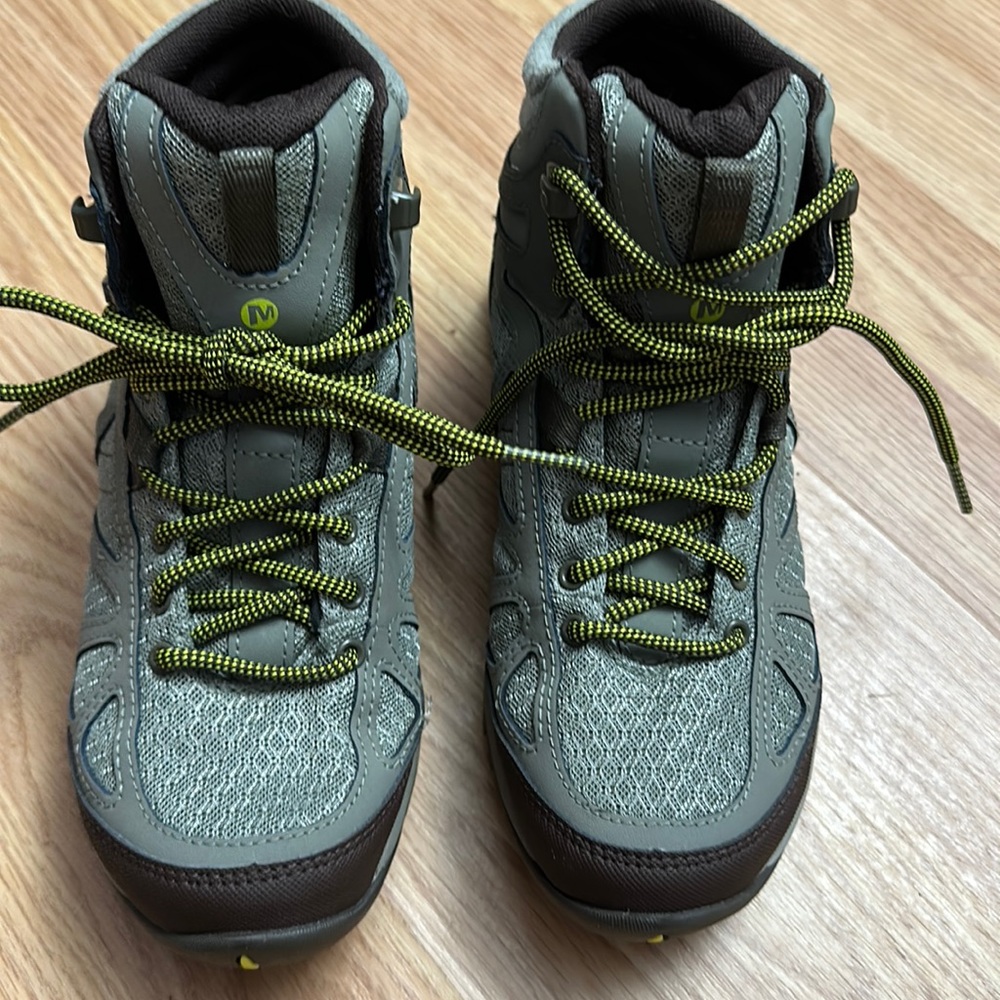 Merrell hiking boots size 6 New without box